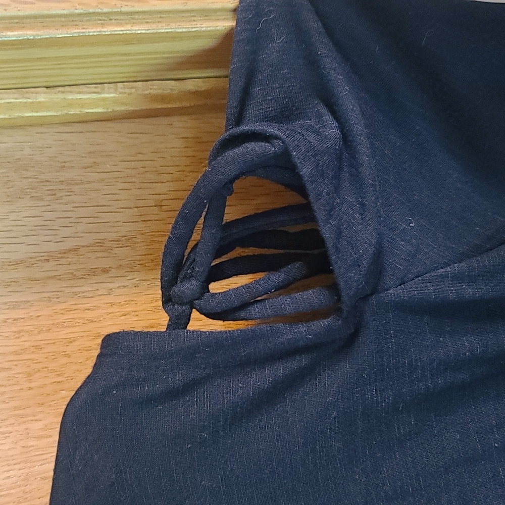 Long sleeve open shoulder top - Picture 2 of 4